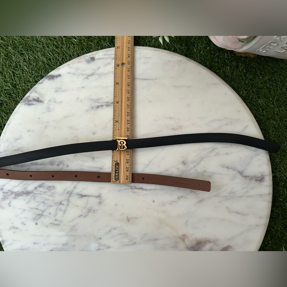 Burberry TB Reversible Leather
Belt Brown/ Black with Gold Burberry Logo Accent - Picture 14 of 16